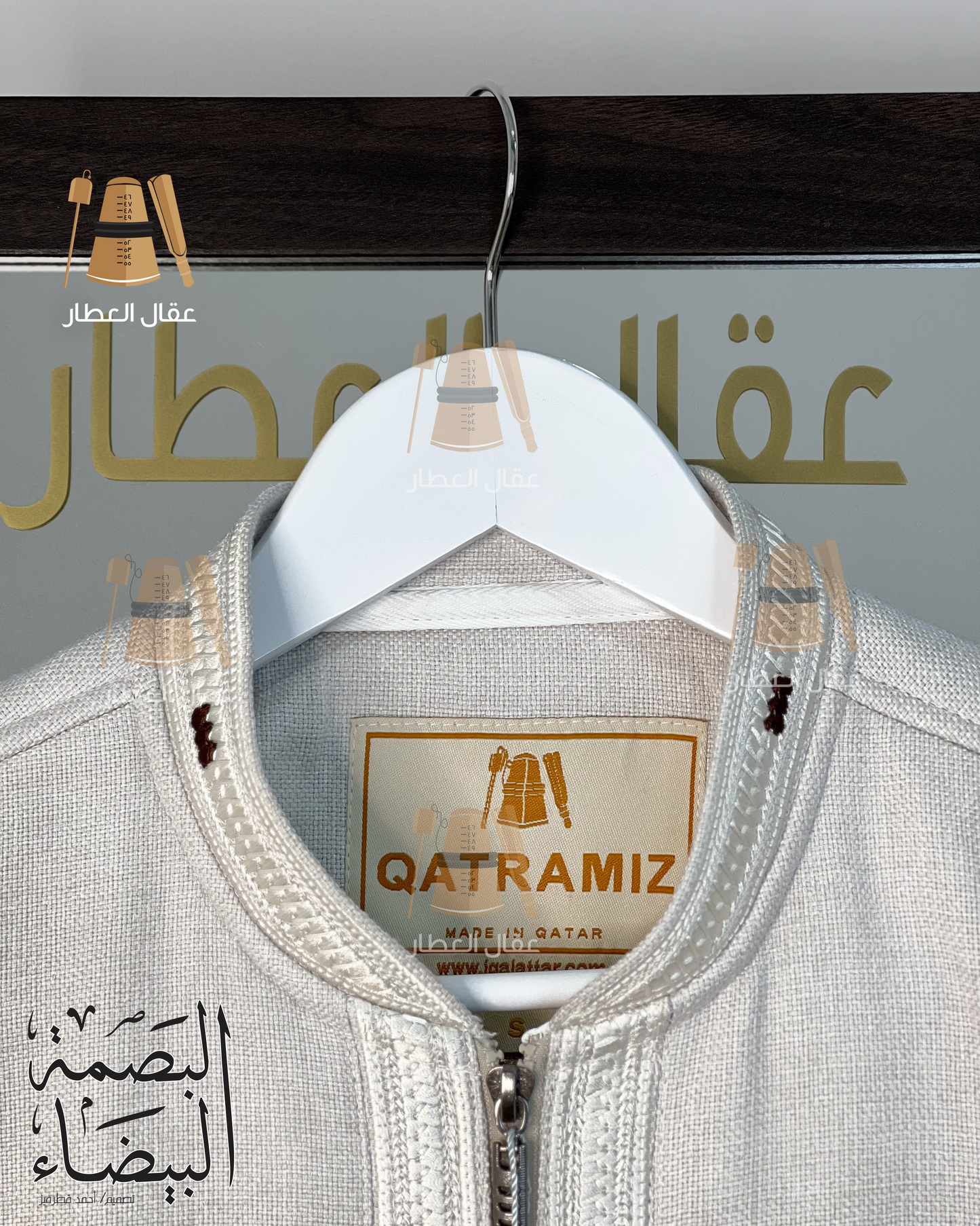 معطف البصمة البيضاء